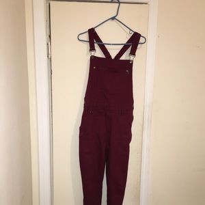 🌞snugged burgundy overalls🌞